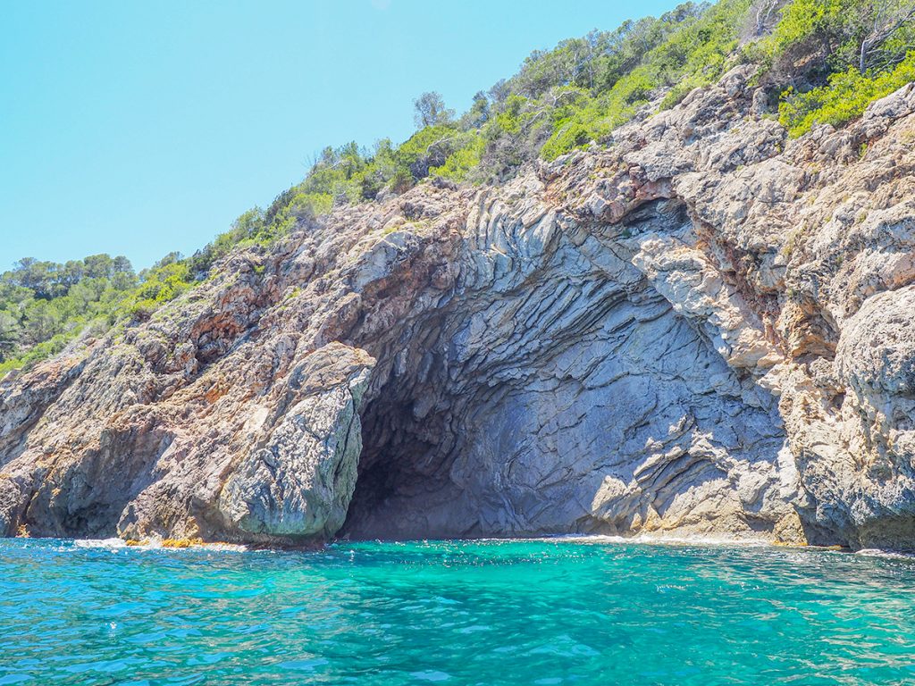 Sardinien mit Boot erleben - Grotten